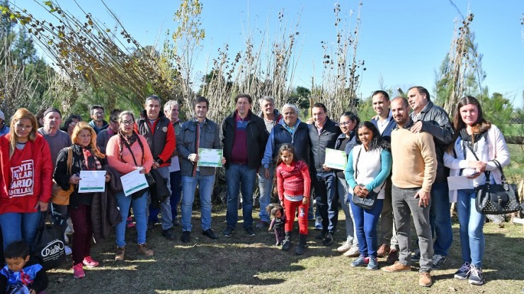 Varelenses recibieron 900 especies arbóreos de la Unidad Forestal